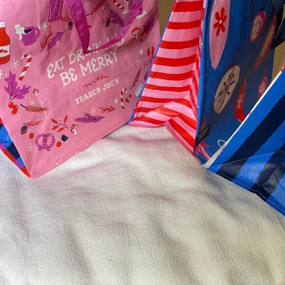 NWT! Set of 3: Trader Joe's Reusable Holiday Gift Bag Set - Picture 10 of 11